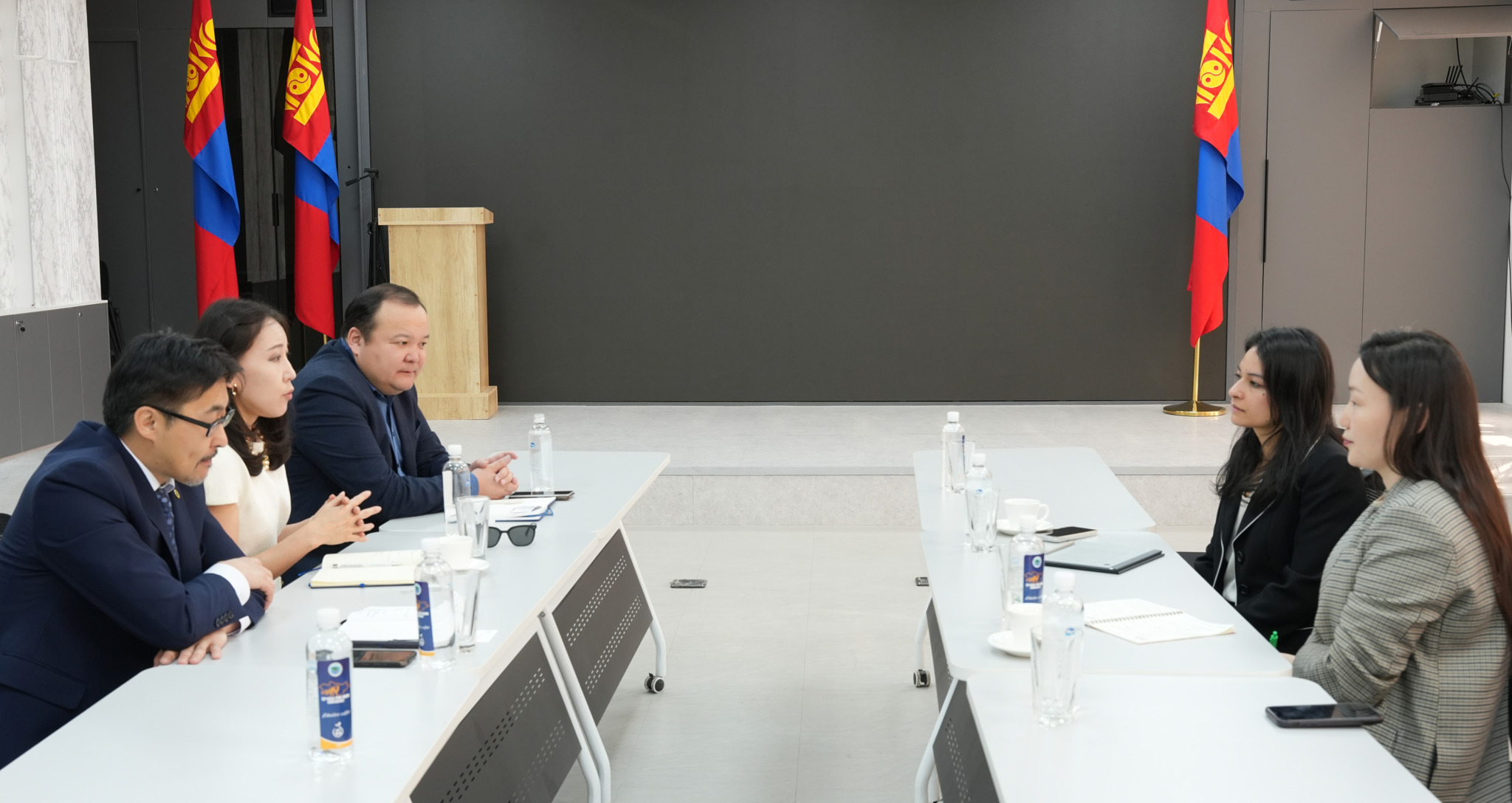 АНУ-ЫН ХУДАЛДААНЫ ЯАМНЫ ДЭРГЭДЭХ АРИЛЖААНЫ ЭРХ ЗҮЙН ХӨТӨЛБӨРТЭЙ ХАМТЫН АЖИЛЛАГААГАА ҮРГЭЛЖЛҮҮЛНЭ